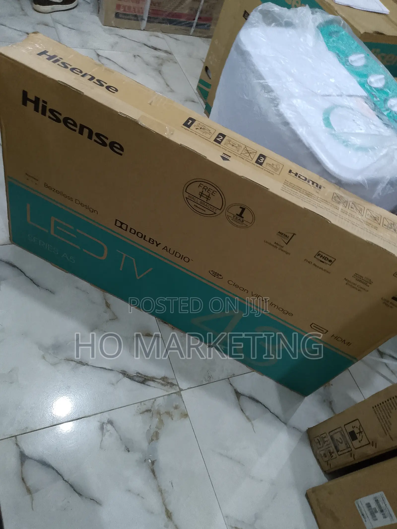 Portable Hisense 43" LED TV