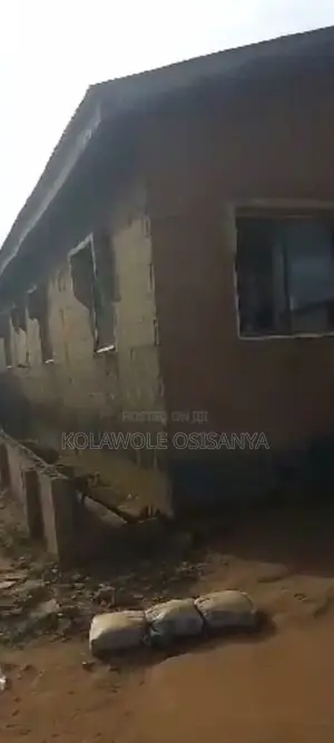 Photo - 10bdrm Bungalow in Crown, Ayobo for sale