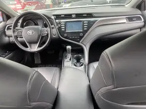 Toyota Camry SE FWD (2.5L 4cyl 8AM) 2018 Silver