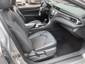 Toyota Camry SE FWD (2.5L 4cyl 8AM) 2018 Silver