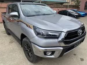 Toyota Hilux 2021 Silver