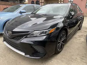 Toyota Camry SE FWD 2020 Black