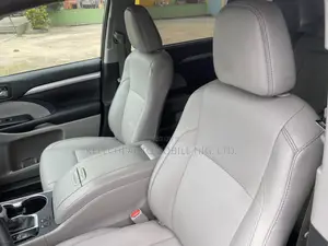 Toyota Highlander XLE 4x4 V6 (3.5L 6cyl 8A) 2017 Gray