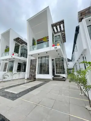 5bdrm Duplex in Chevron for sale