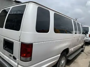 Ford E-350 Super Duty Van 2010 White