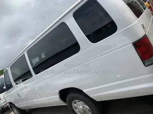 Ford E-350 Super Duty Van 2010 White