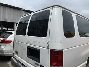 Ford E-350 Super Duty Van 2010 White