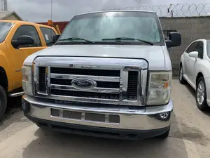 Ford E-350 Super Duty Van 2010 White