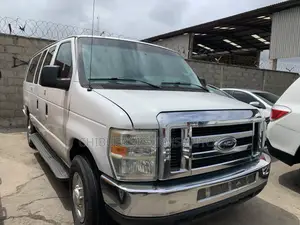 Ford E-350 Super Duty Van 2010 White