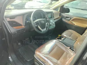 Toyota Sienna 2017 Black