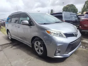 Toyota Sienna LE AWD (3.5L 6cyl 8A) 2018 Silver