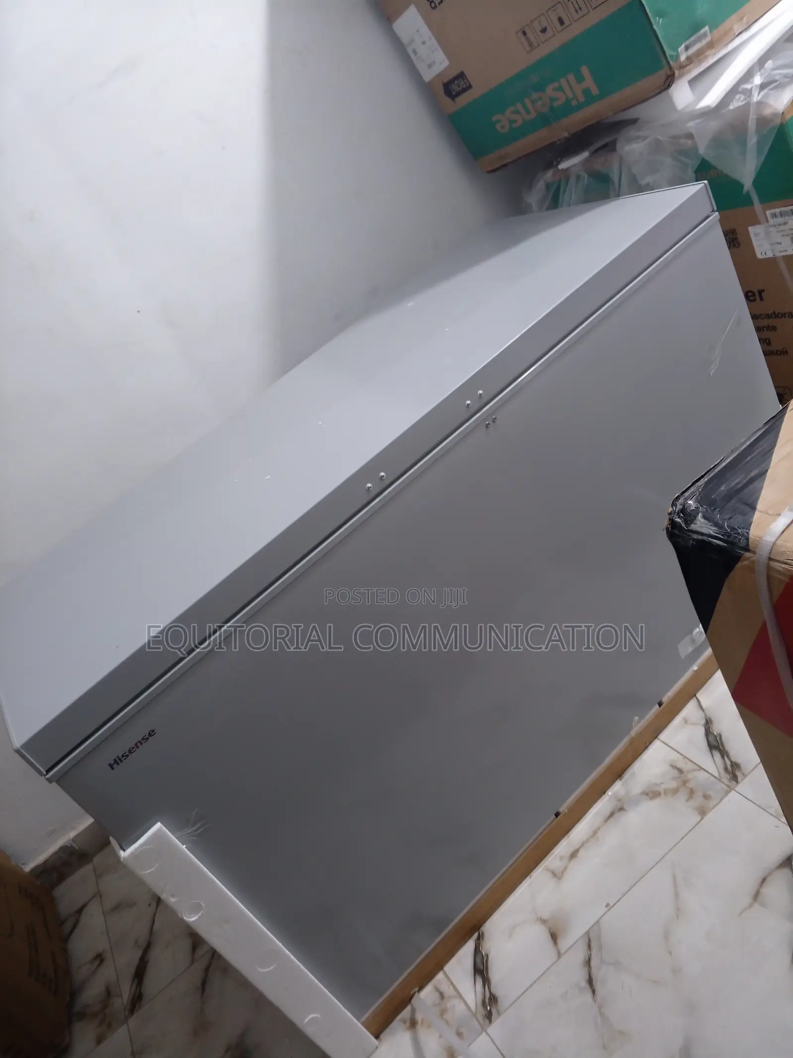 Strong Quality Hisense 420litres Chest Freezer Silver 