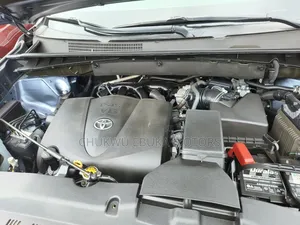 Toyota Highlander XLE 4x4 V6 (3.5L 6cyl 8A) 2018 Blue