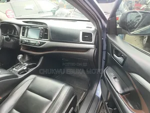 Toyota Highlander XLE 4x4 V6 (3.5L 6cyl 8A) 2018 Blue