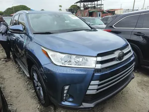 Toyota Highlander XLE 4x4 V6 (3.5L 6cyl 8A) 2018 Blue