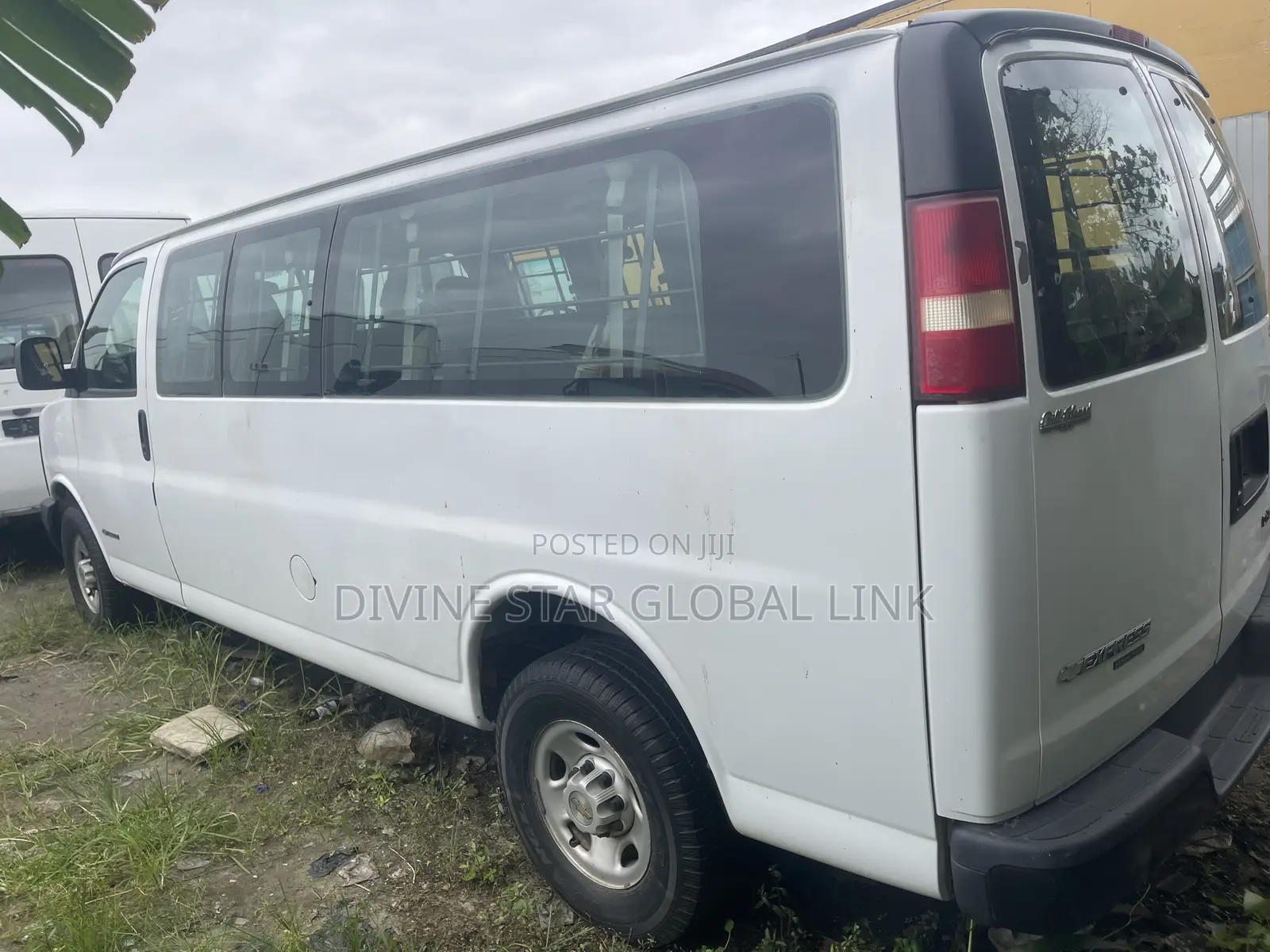 Chevrolet Shcool Bus 2008 White