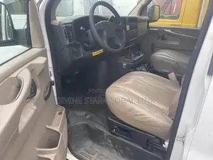 Chevrolet Shcool Bus 2008 White