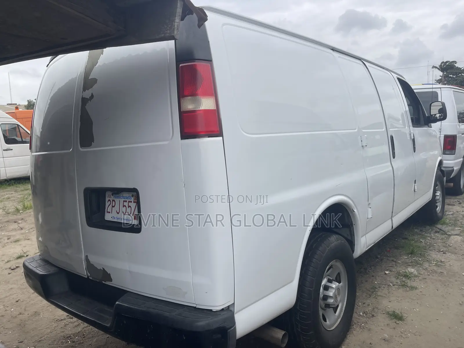Chevrolet Shcool Bus 2008 White
