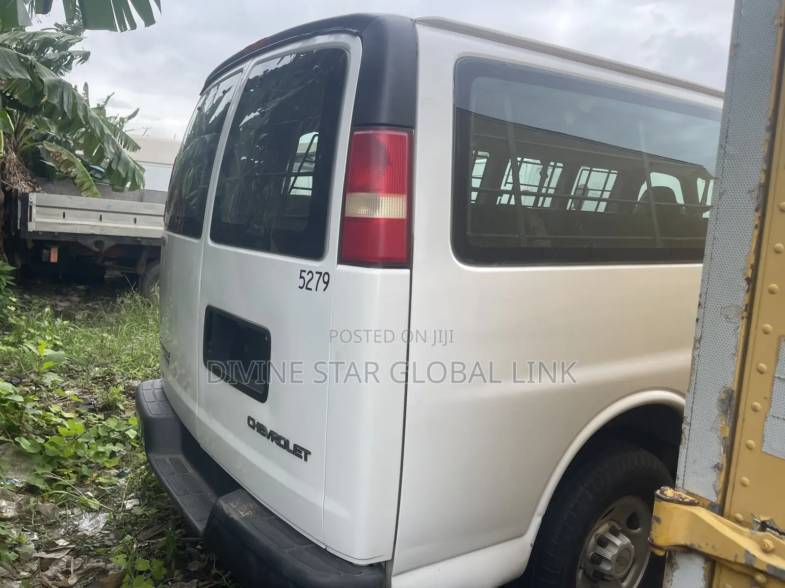 Chevrolet Shcool Bus 2007 White