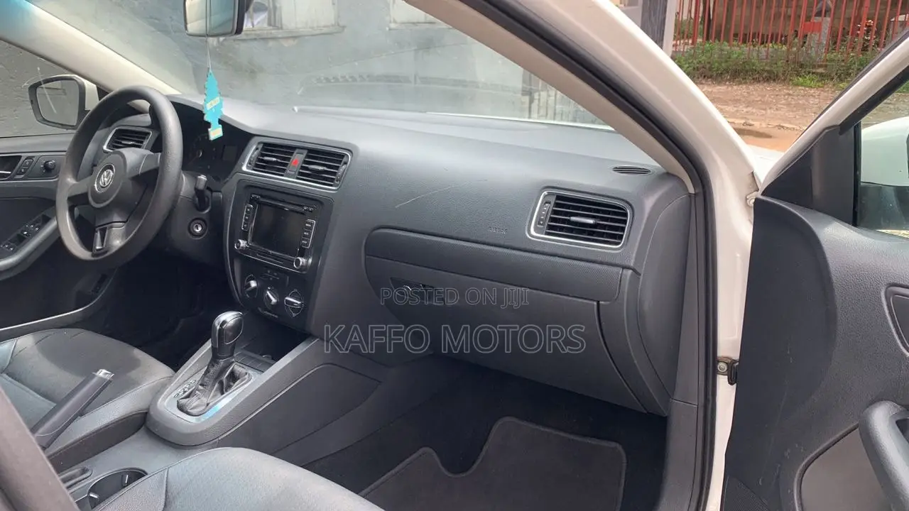 Volkswagen Jetta S 2011 White