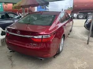 Lexus ES 2015 Red