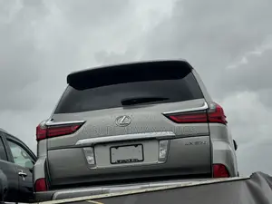 Lexus LX 570 (5 seats) AWD 2017 Gold