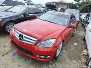 Mercedes-Benz C300 2014 Red