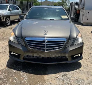 Mercedes-Benz E350 Base 4dr Sedan RWD (3.5L 6cyl 7A) 2010 Gray