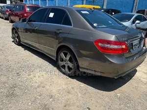 Mercedes-Benz E350 Base 4dr Sedan RWD (3.5L 6cyl 7A) 2010 Gray