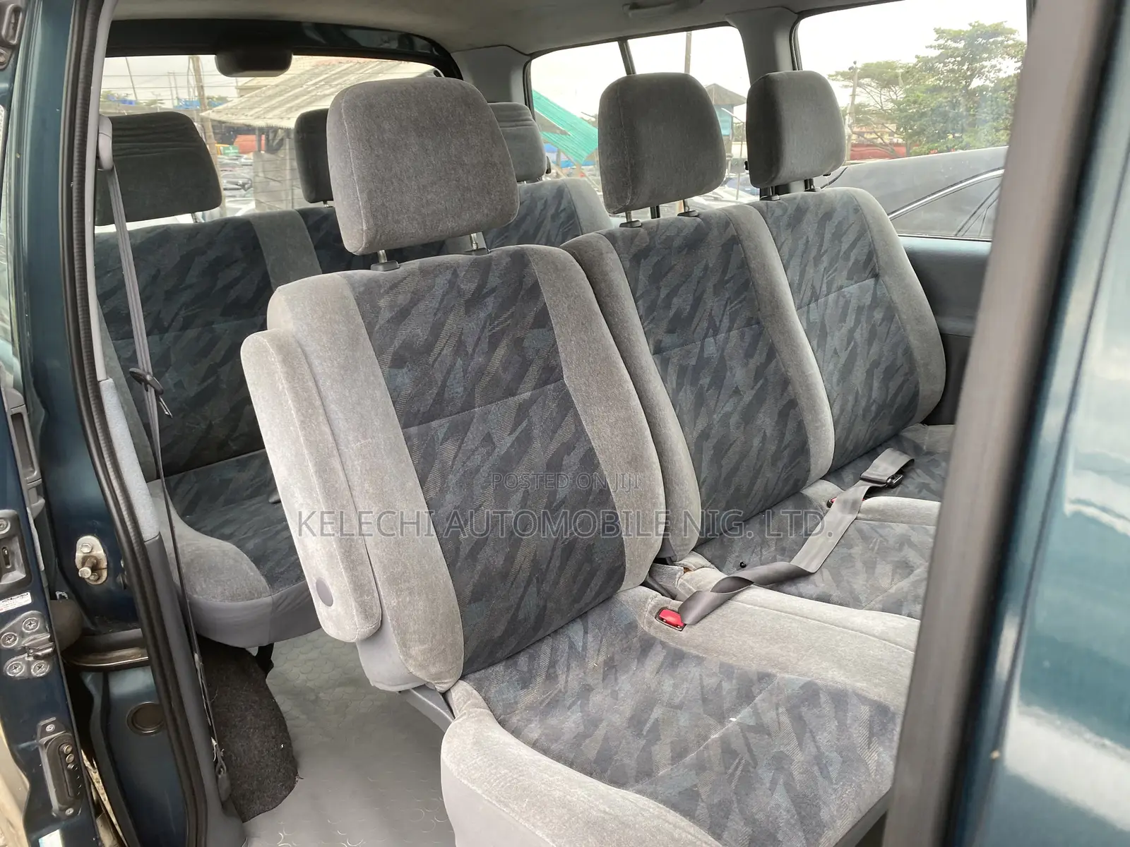 Toyota HiAce 2000 Green