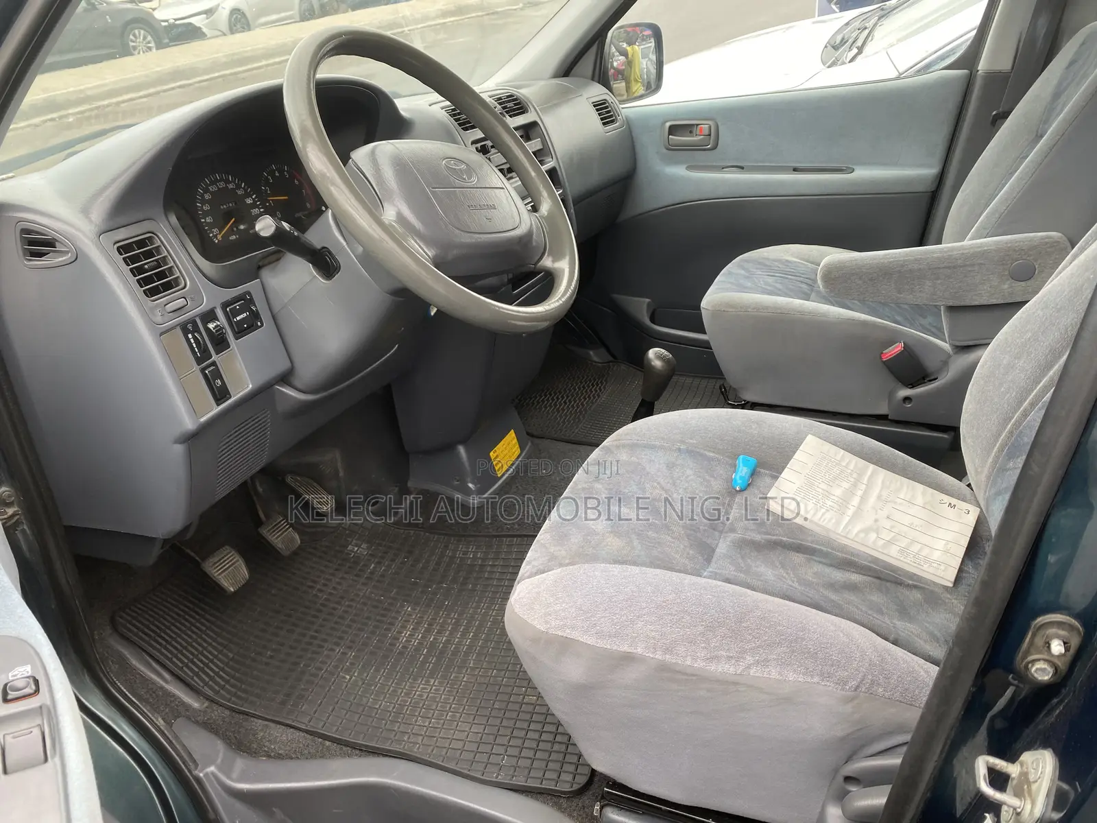 Toyota HiAce 2000 Green