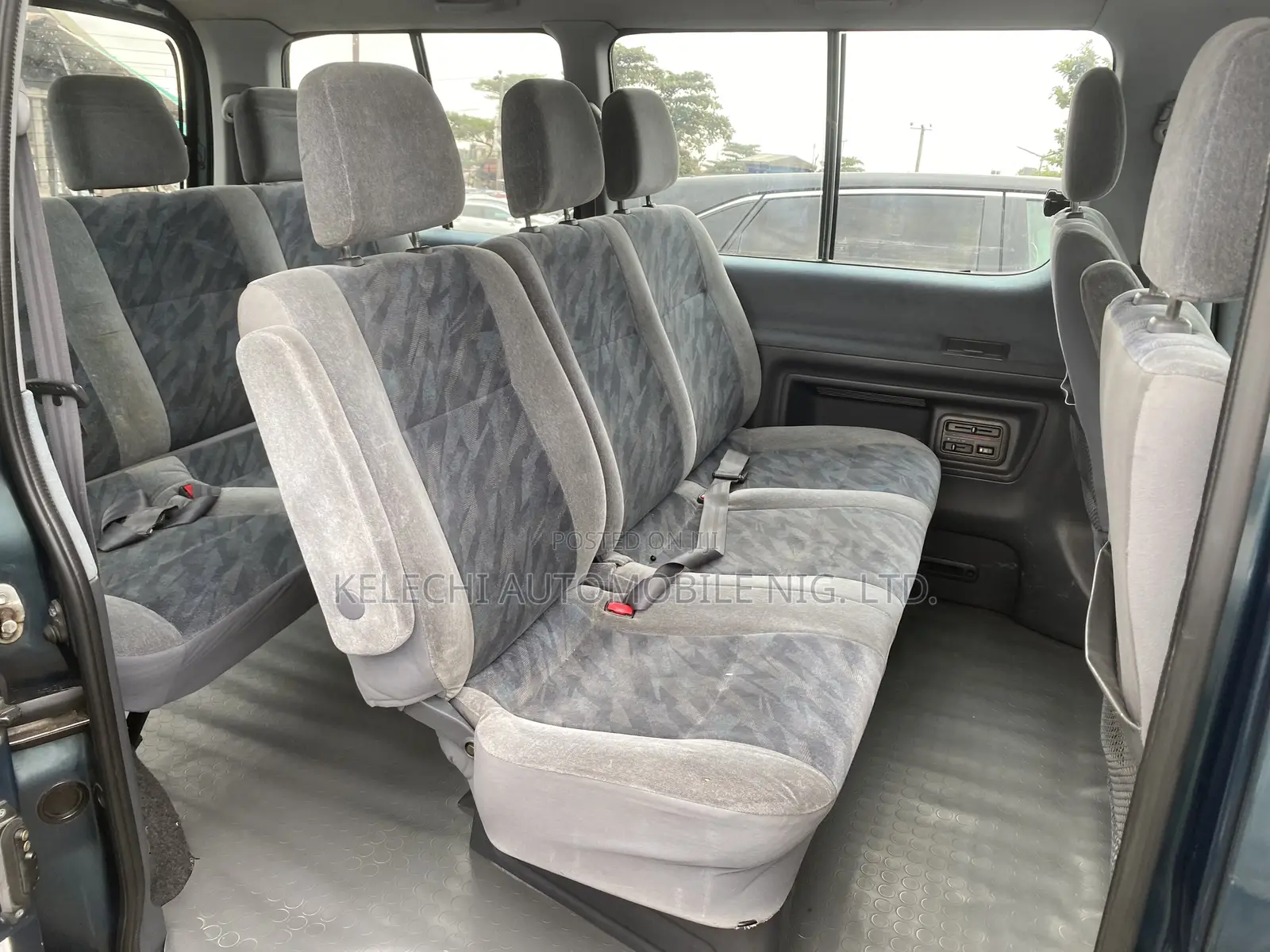 Toyota HiAce 2000 Green