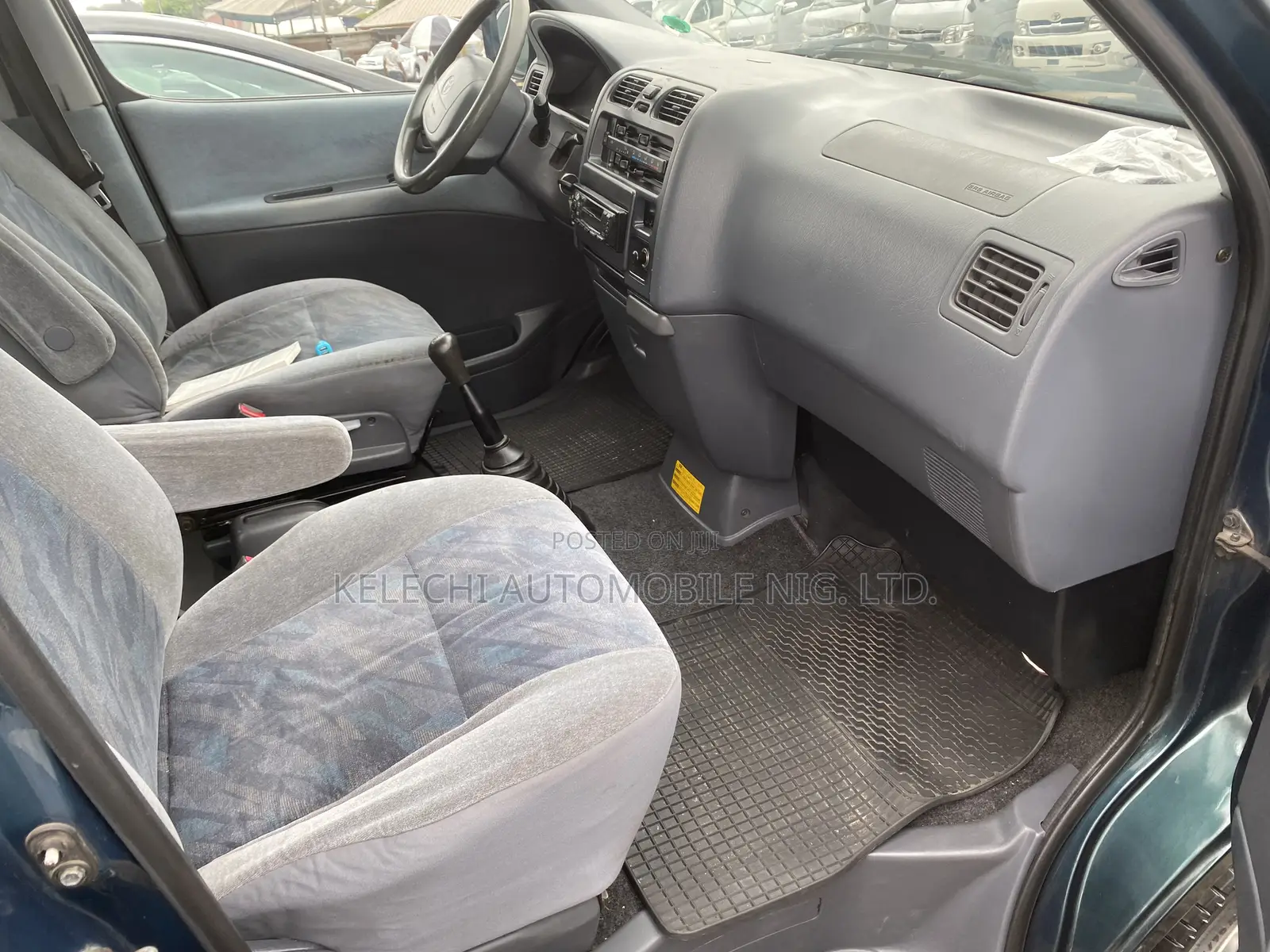 Toyota HiAce 2000 Green