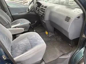 Toyota HiAce 2000 Green