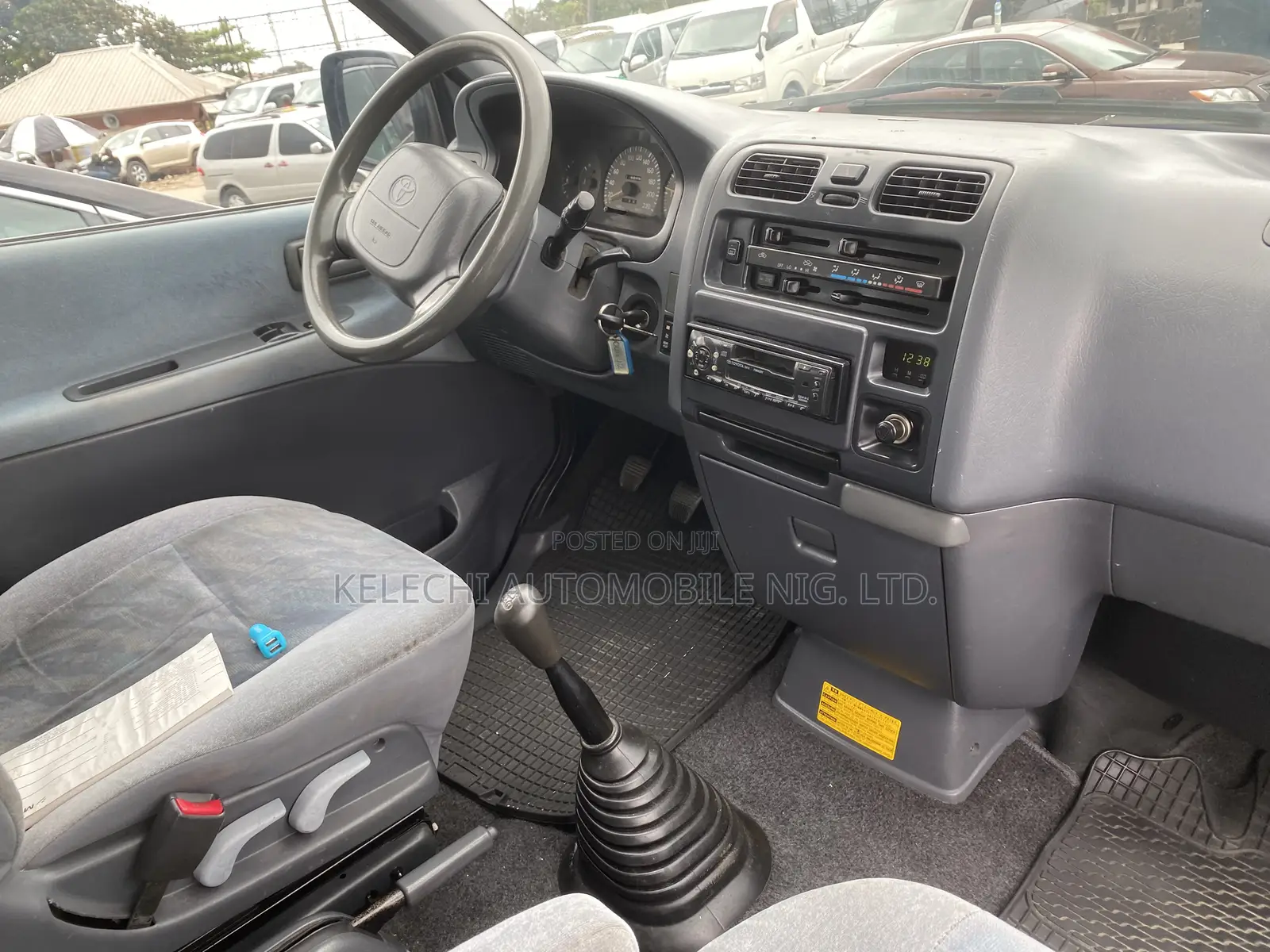 Toyota HiAce 2000 Green
