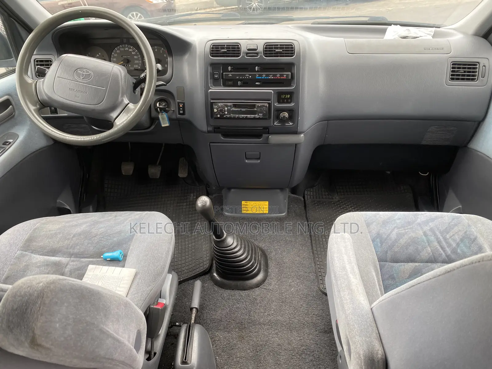 Toyota HiAce 2000 Green