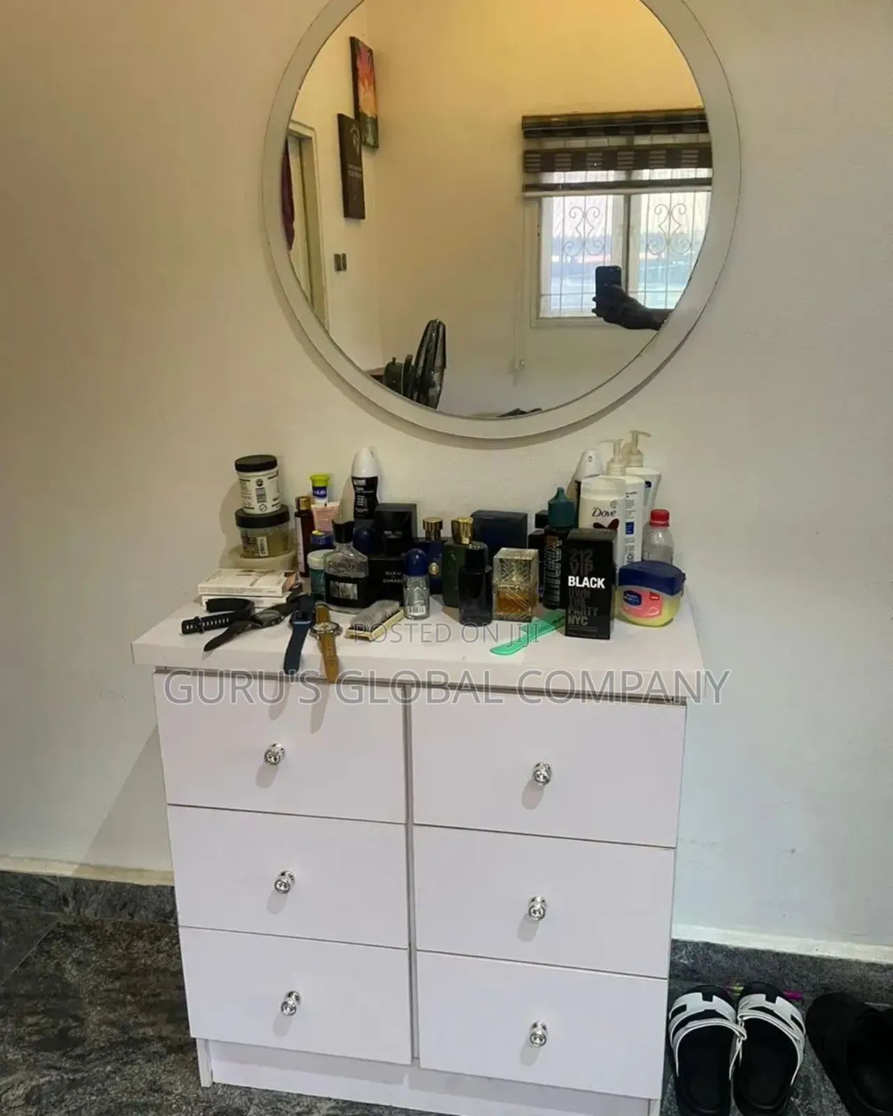 Dresser With Mirror