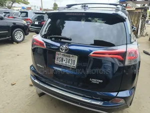 Toyota RAV4 2018 Blue