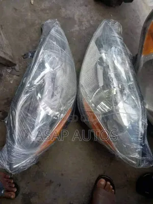 Headlamp Toyota Sienna 2006