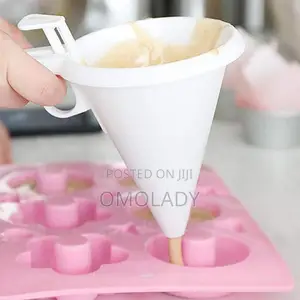 Adjustable Funnel Dispenser for Baking and Measurements