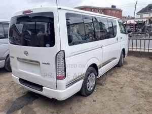 Toyota HiAce 2015 White