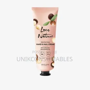 . Protecting Hand Nail Cream With Organic Macadamia Oil