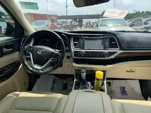 Toyota Highlander Limited 4x4 V6 (3.5L 6cyl 8A) 2017 Green