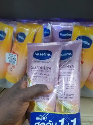 Photo - Vaseline Gluta-Hya Lotion