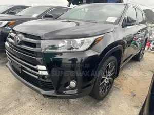 Toyota Highlander XLE 4x4 V6 (3.5L 6cyl 8A) 2018 Black