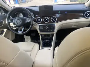 Mercedes-Benz GLA 250 2017 Brown