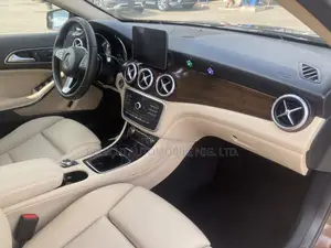 Mercedes-Benz GLA 250 2017 Brown