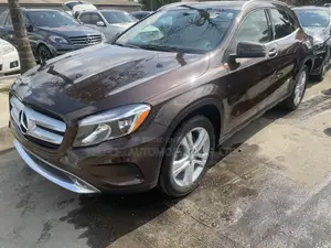 Mercedes-Benz GLA 250 2017 Brown