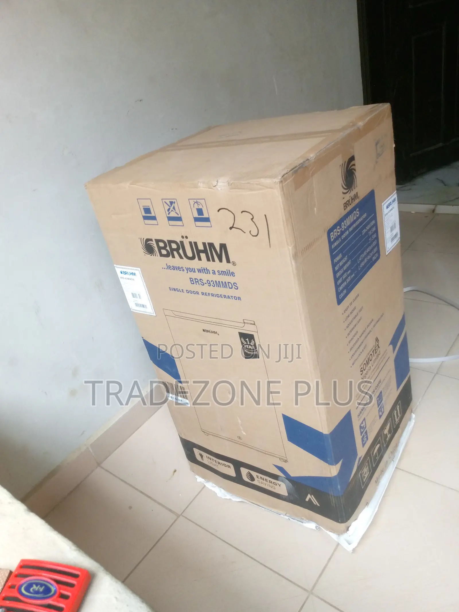 Top Frezer Refrigerator 93L Bruhm