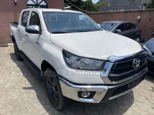 New Toyota Hilux 2023 White
